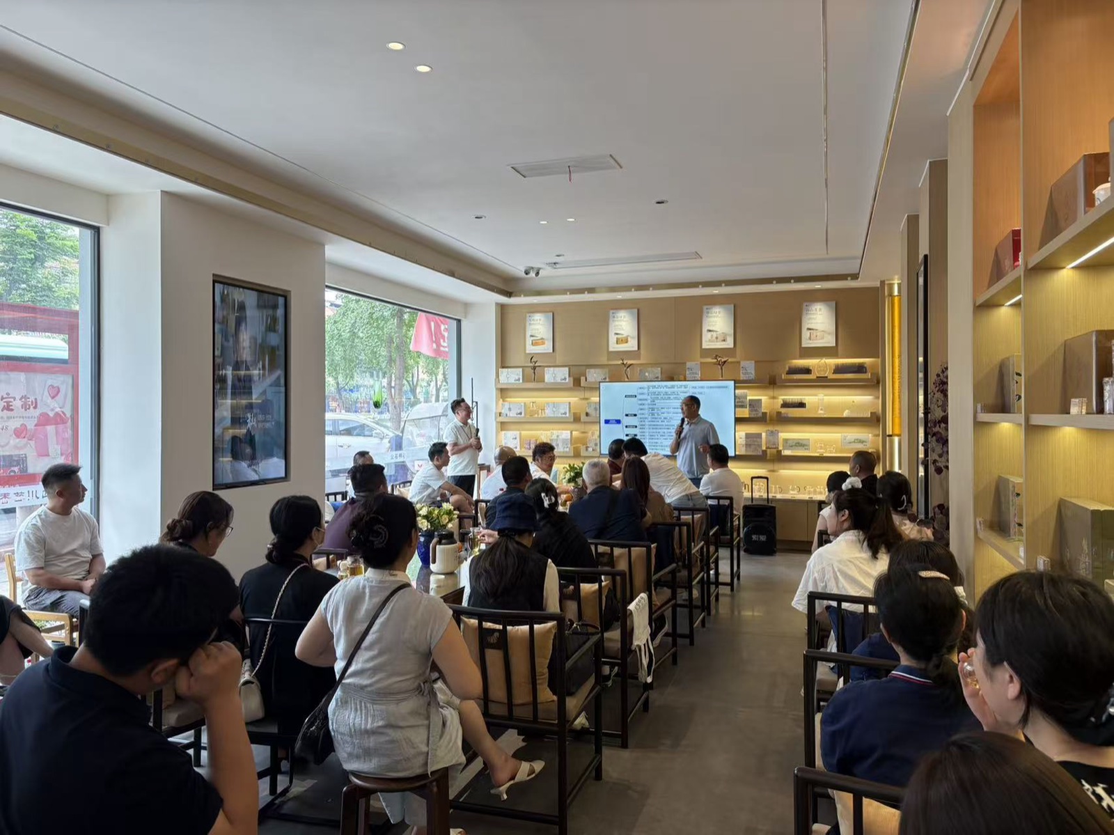 聊悦茶聚门店分享现场